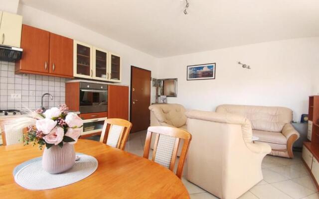 Apartment Matika, terrace apartment 10 minutes walk from center