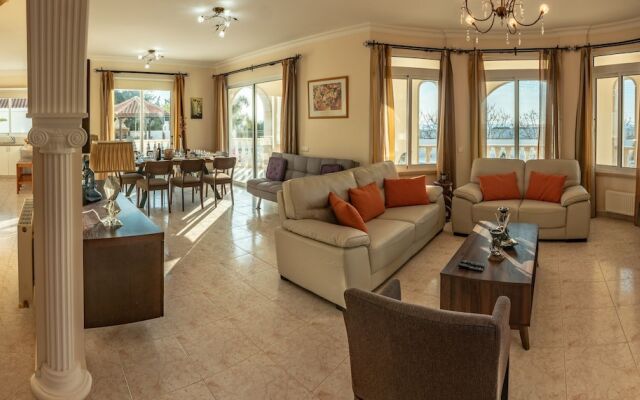 Komissa Villa