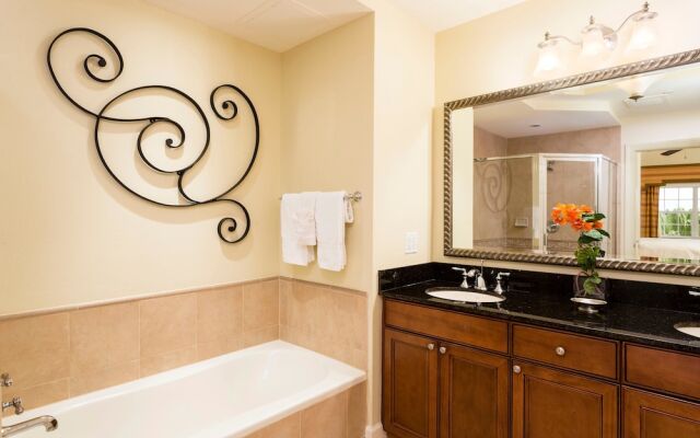 RVH 052 Relax in Centre Court