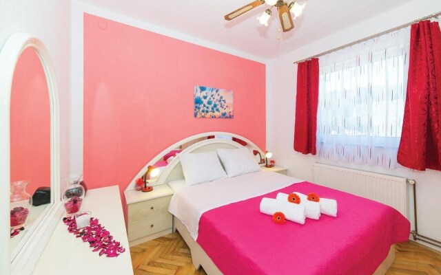 Nice Home in Kastel Novi With Wifi and 5 Bedrooms