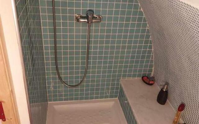 Studio atypique rue de Turin (ancienne étable de village)