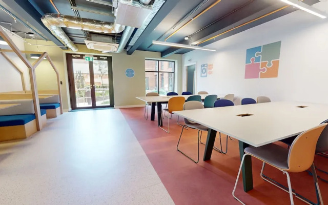 Student Only, Ensuite-in a Stylish Apartment