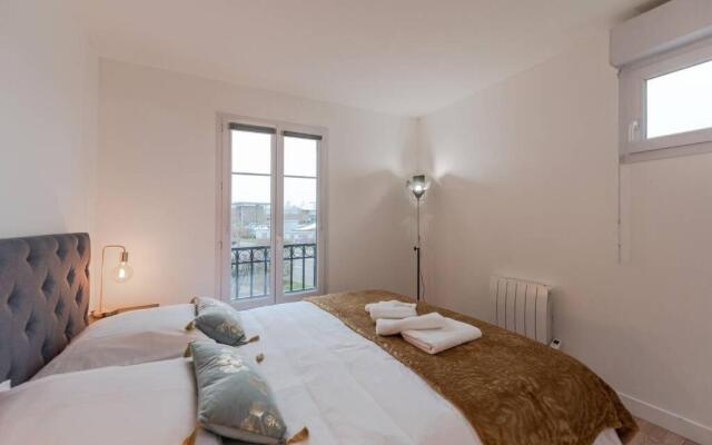 Arty Paris apartment Disneyland