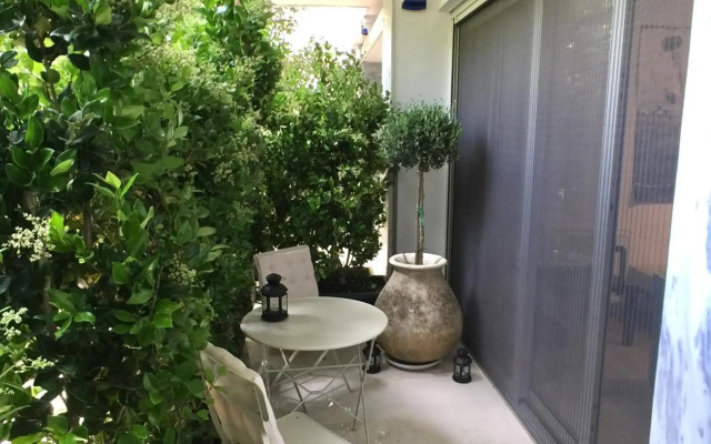 Vibrant Urban Chic Apartment