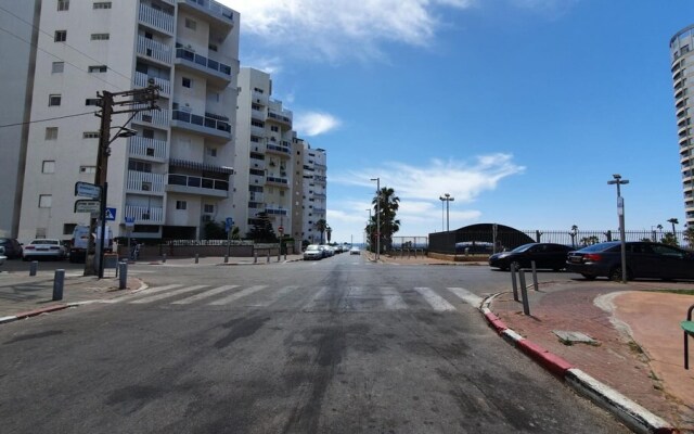Masaryk Musk in Bat Yam