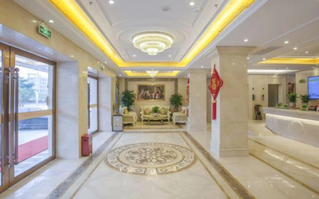 Vienna Hotel (Jieyang Rongcheng Jinxian Gate Tower)