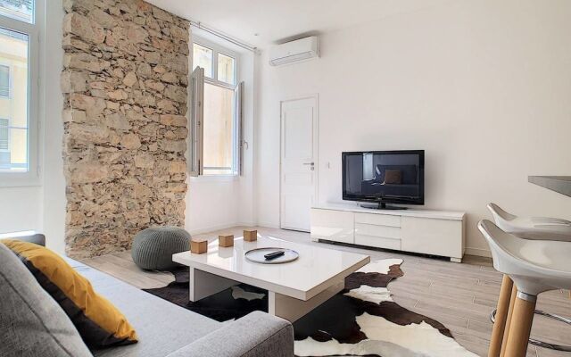 Superb Apart 6 People In The Heart Of Cannes T32