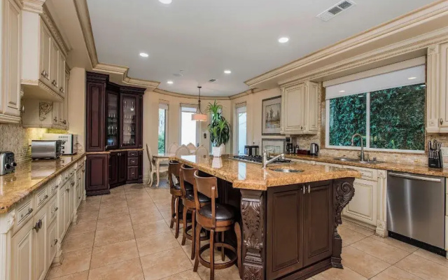 Robmar Mansion - Beverly Hills Mediterranean Estate With Pool & Sport Court
