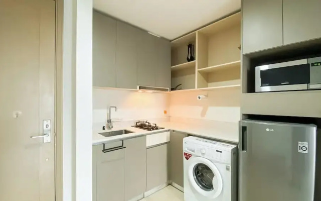 Cozy And Best Location 1Br Gold Coast Apartment