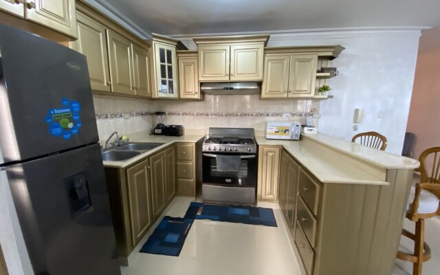 Spacious 3-bedroom Apartment in Santo Domingo!