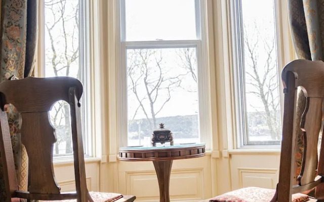 Rose Manor Inn B & B