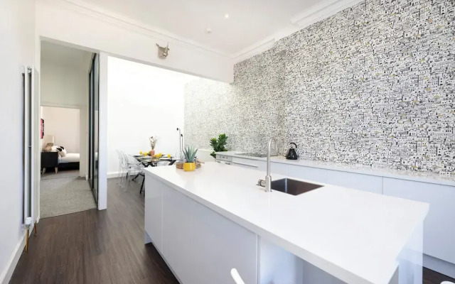 Delightful 3-bed Flat with Parking