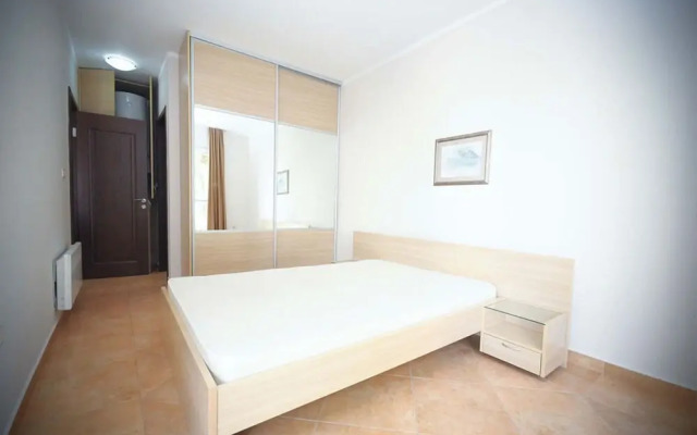 Franeta Two-bedroom Apartment, 1st Floor, Street View, No.5