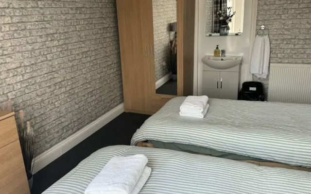 OYO Shore Surf Lodge