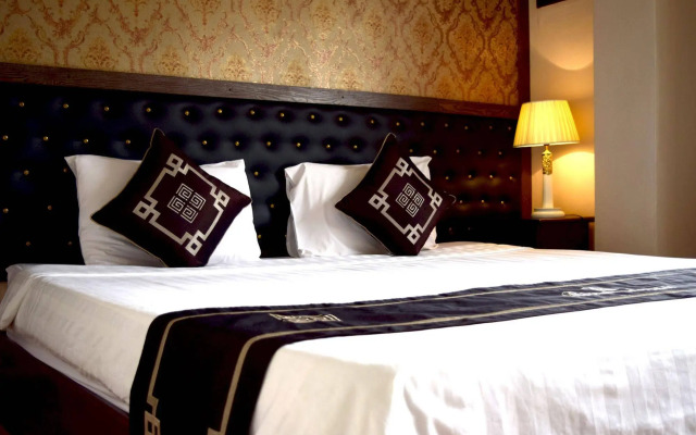 Charming Riverside Hotel
