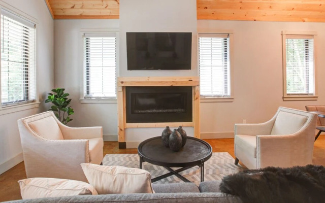 3 bedroom, East 18th Street