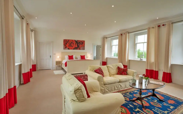 Self-catering Retreat With Pool, hot tub