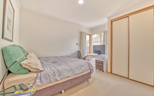 Spacious family home St Kilda