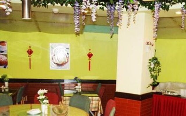 Home Inn East Railway Station - Kunming