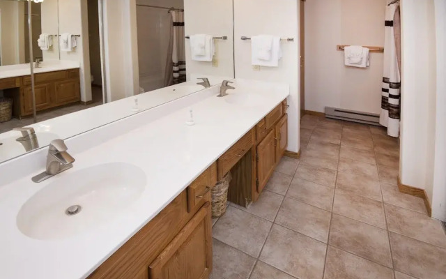 Townsend Place A206 1 Bedroom Condo by RedAwning