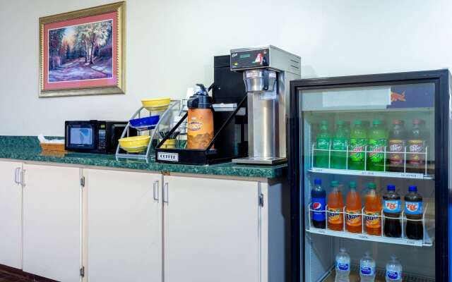 Travelodge by Wyndham Richmond IN