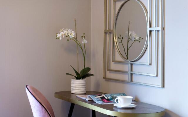 Avra Private Suites