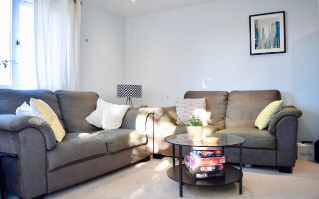 1 Bedroom Apartment in Clapham With Balcony