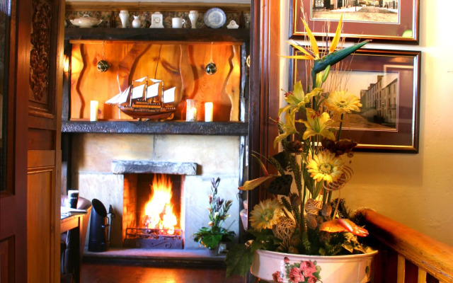 Maddens Bridge Bar, Restaurant & Guesthouse