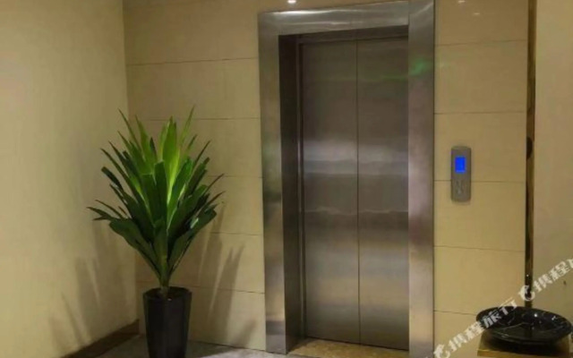 Yake Light House Hotel (Luoyang Longmen High-speed Railway Station Kaiyuan Avenue)