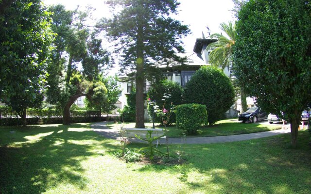 Palacio Arias and Hotel y Apartamentos Arias