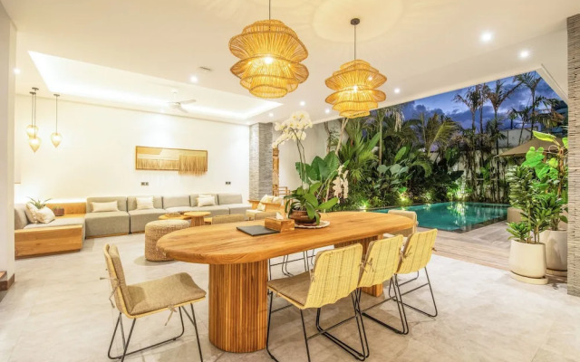 Coastal Comfort: Cozy 4BR Villa, 5 Min Walk to Finns Beach