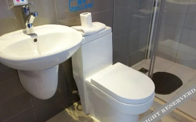 Yibai Chain Hotel (Shanghai Fengxian Renmin Road)