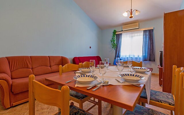 Apartment Delfin Karlobag 28307