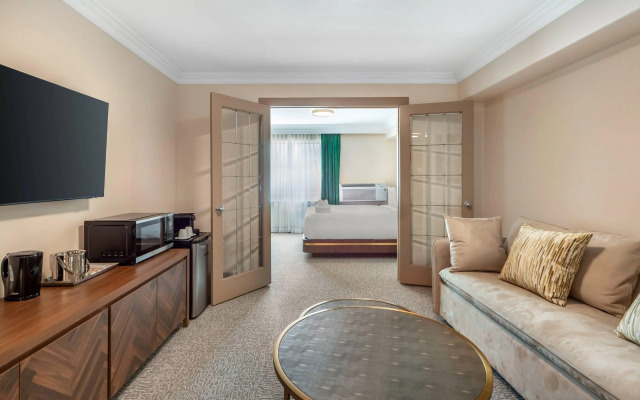 Velora Hinton, Ascend Hotel Collection