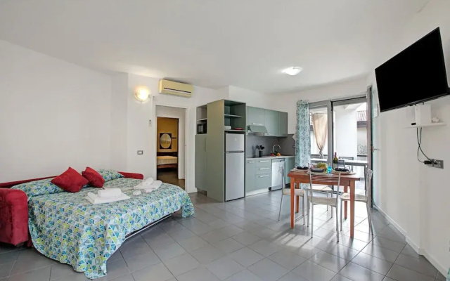 Rosy House 100m From Lake& Shared Pool