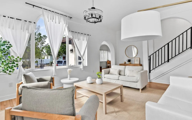 Stylish & Modern 4BD Home