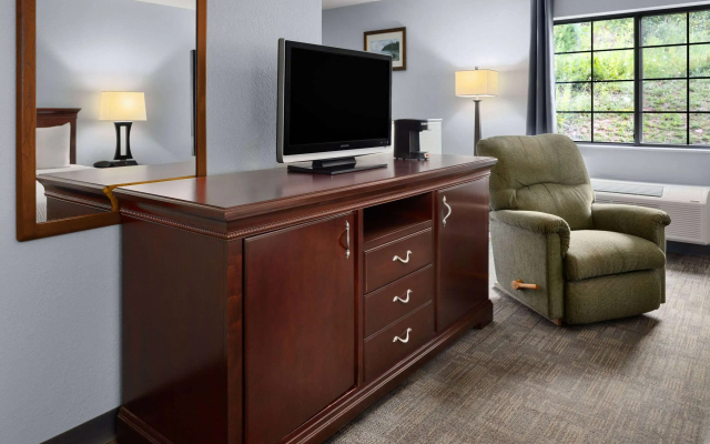 Days Inn by Wyndham Iron Mountain