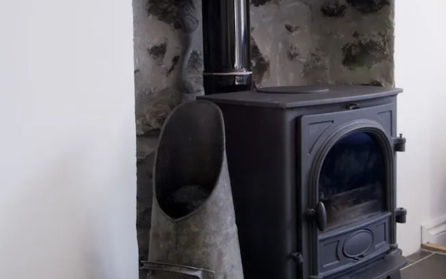 Bronfelin & Troed-y-rhiw Holiday Cottages