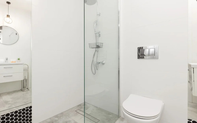Warsaw Saski Garden Apartment by Renters
