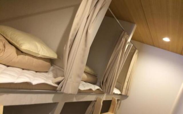 Okubo Bnbplus Capsule Hotel Mix Dormitory