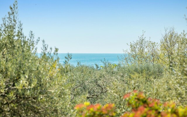 Nice Apartment in Lovrecica With Wifi and 2 Bedrooms