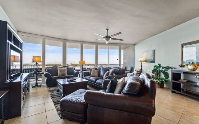 Crc1105 3 Bedroom Condo