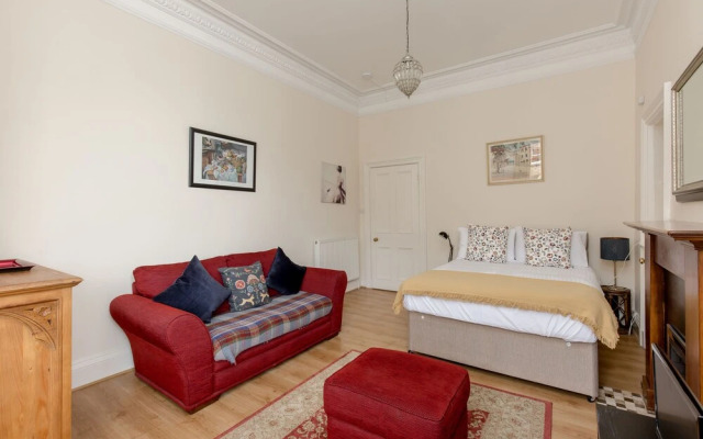 Silver Lining Lochrin Terrace Apartment