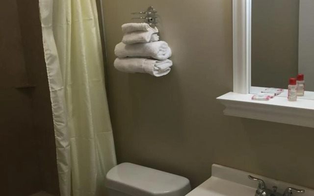 Scottish Inn and Suites