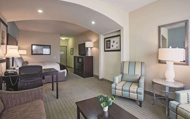 La Quinta Inn & Suites by Wyndham DFW Airport West - Euless