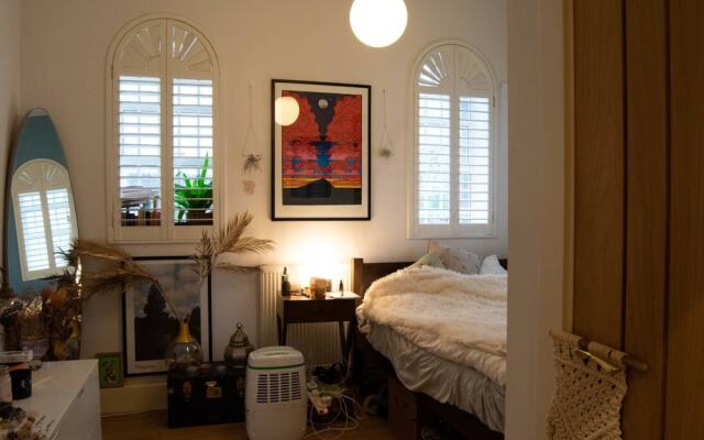 Unique 3 Bedroom Water Tower Home Close To Tube