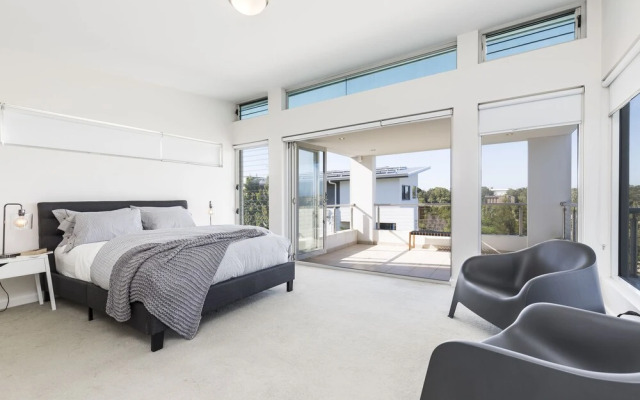 Sydney Seaside Contemporary Executive Living