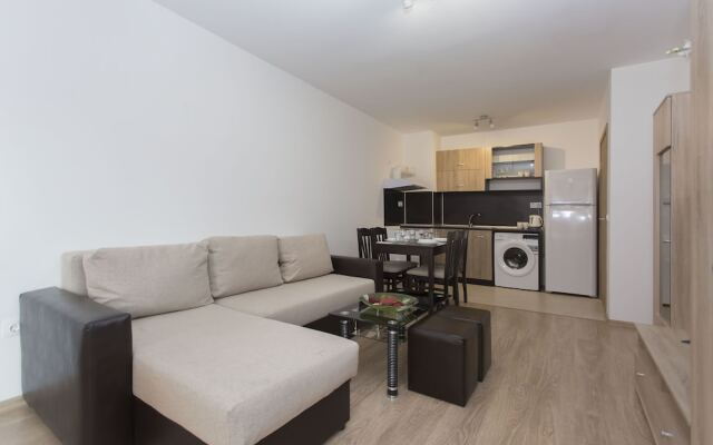 Bright 1bdr Apartment Near Center - Free Parking