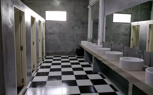OYO 1147 The Moment Hostel