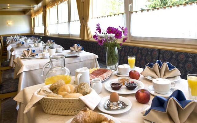 Martina Breakfast Lodge